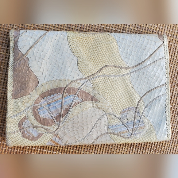 Beautiful Carlo Fiori Vintage Italian Cream and Tan Clutch - Picture 4 of 8